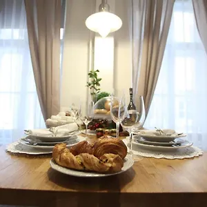 Vintage At Basilica Apartment