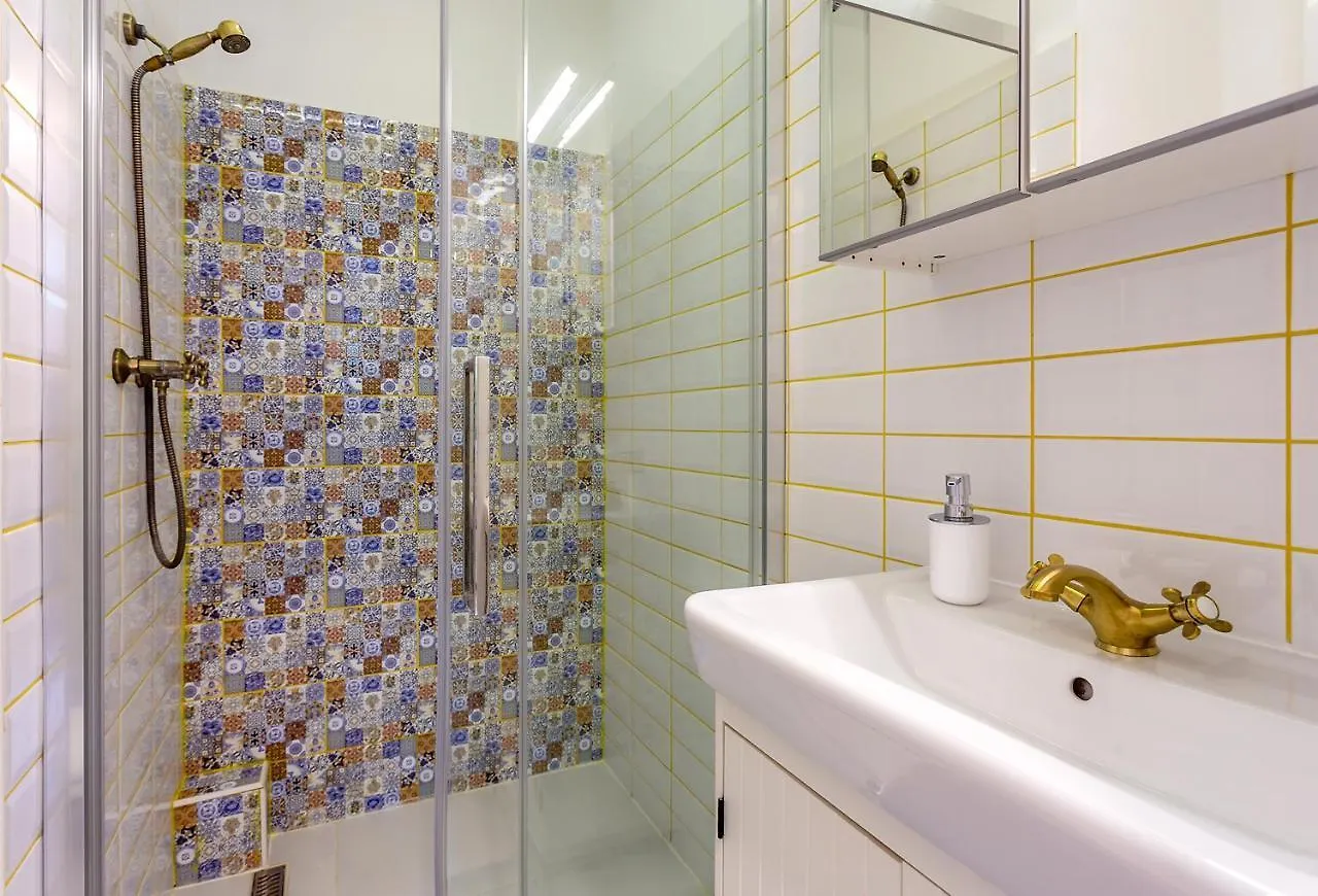 Goldcentral Apartments Akacfa Studios بودابست