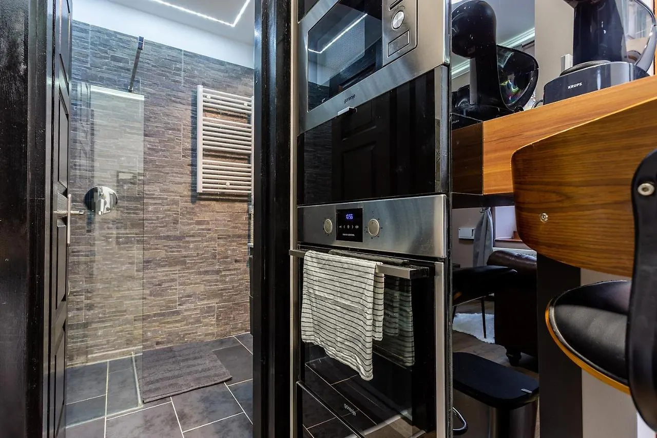 Goldcentral Apartments Akacfa Studios بودابست