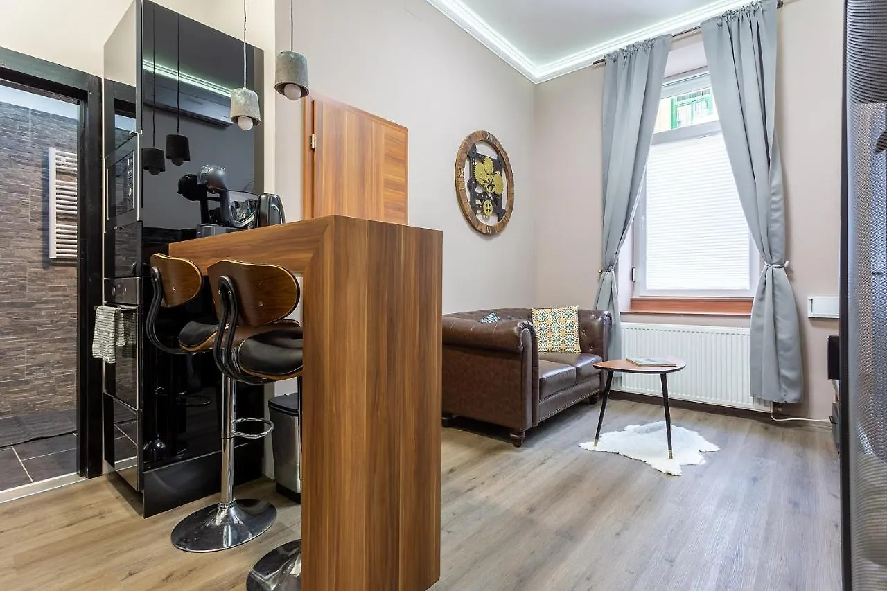 Goldcentral Apartments Akacfa Studios بودابست المجر