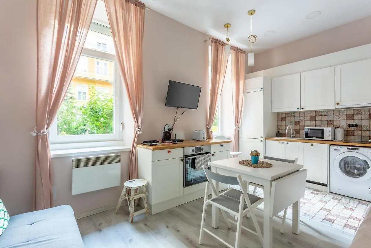 Goldcentral Apartments Akacfa Studios Budapest Hungría